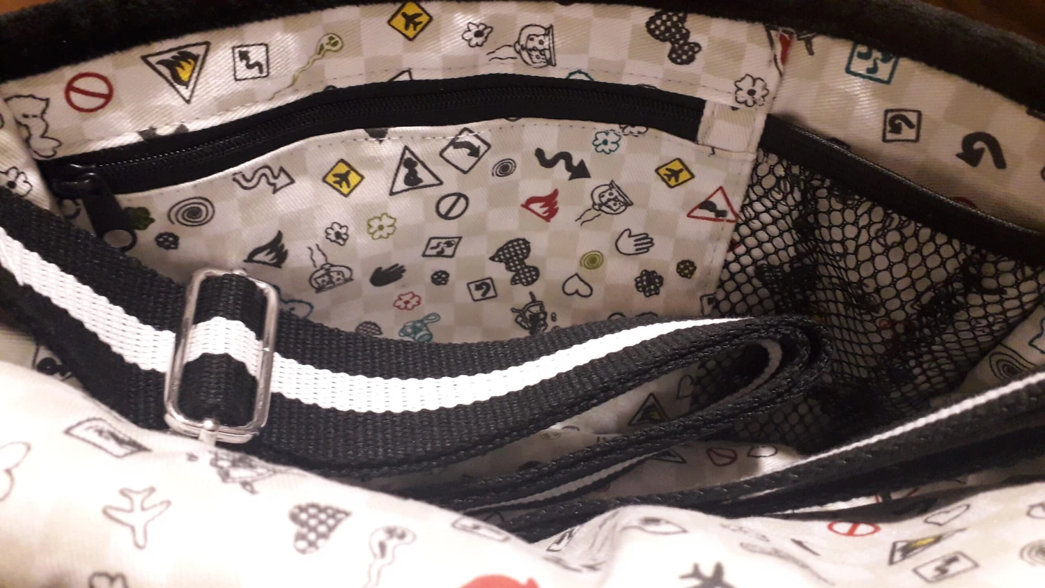 Nici 29938 Schultertasche Umhängetasche Stinktier 24x20cm 4 Nici 29938 Schultertasche Umhängetasche Stinktier 24x20cm – Bild 2