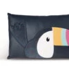 Nici 45169 Kissen Tukan Aus Kunstleder Mit Plüschapplikationen Tropicano Toucan -Donau - Zwerge 45169 01 HA Frei 792x487