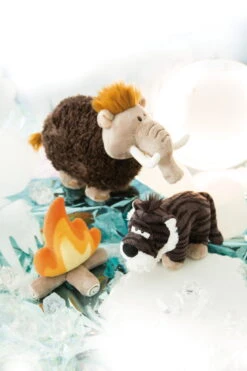 Nici 48071 Mammut Elke Stehend Ca 35cm Stone Age Plüsch Kuscheltier -Donau - Zwerge 45324 45309 45314 10 Milieu 1365x2048