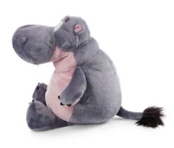 Nici 47975 Nilpferd DJ Nilbert 70cm Sitzend Plüsch Wild Friends GREEN -Donau - Zwerge 47975 04 ZA Frei vorl 2048x1744 1