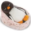 Nici 48356 Pinguin Noshy Schlafend Im Körbchen 12cm Plüsch Winter Friends GREEN -Donau - Zwerge 48356 01 HA Frei 2048x1844
