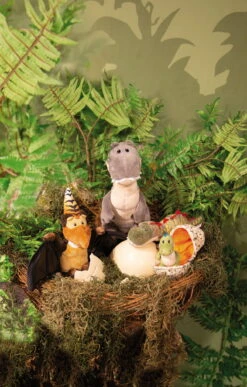 Nici 48819 Kissen Dinosaurier Tony-Rex Plüsch Dino T-Rex 43x25cm GREEN -Donau - Zwerge 48808 14 48813 48811 48803 Milieu 1307x2048 1